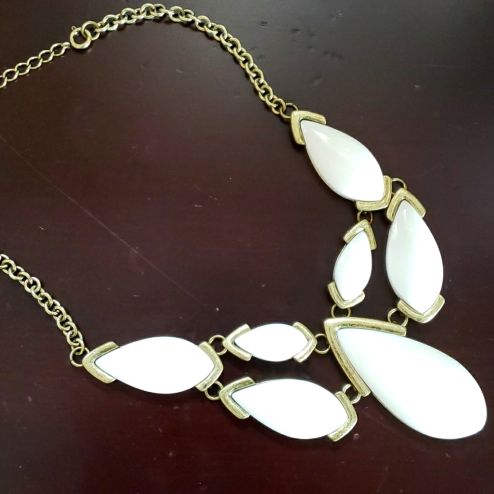 Reversible statement necklace